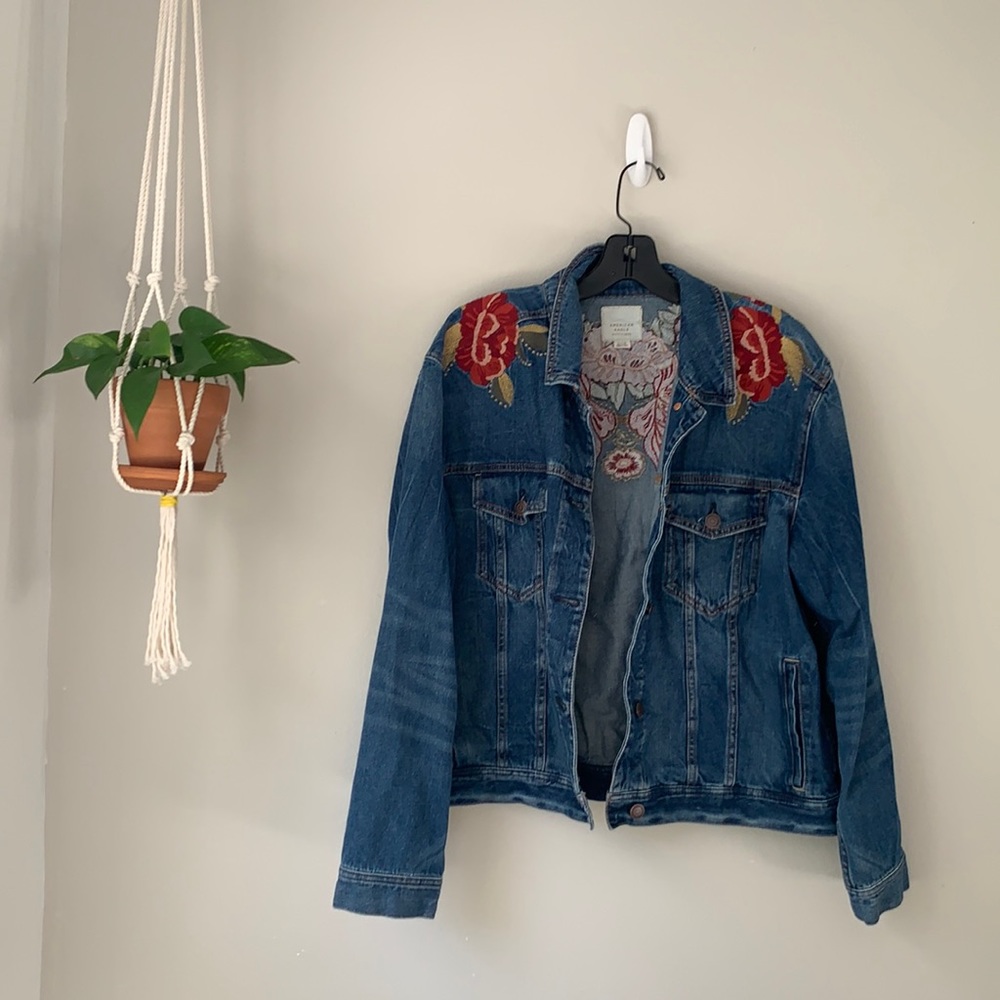 ☮️ Floral Embroidered Denim Jacket